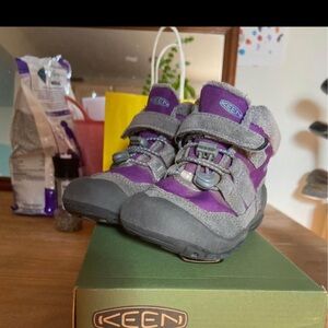 Keen toddler boots size 9